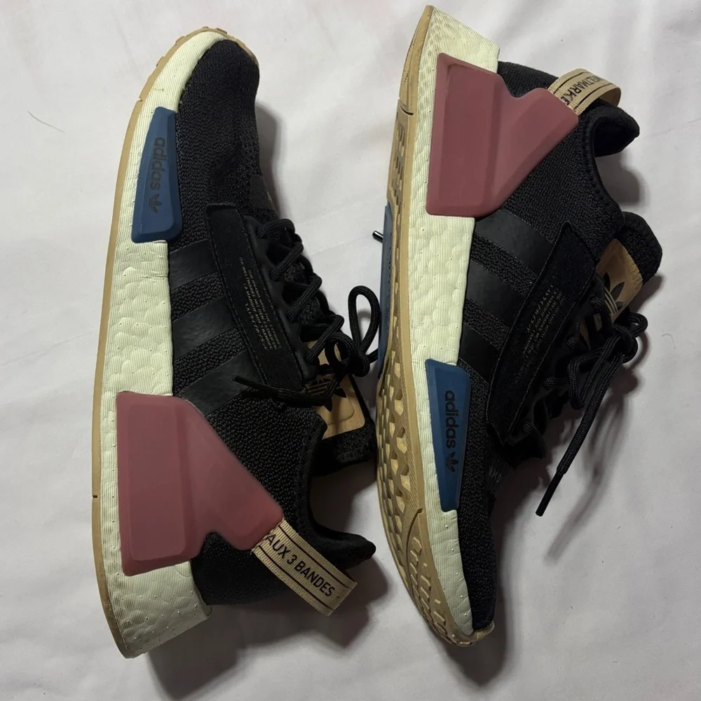 Adidas NMD R1 V2 Core Black 2022 Shoes size 7